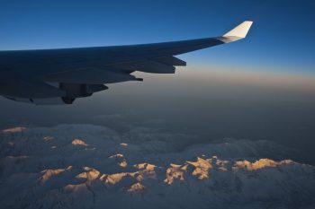 Avión sobrevolando la Cordillera de los Andes, realizada por el fotógrafo Pepcandela